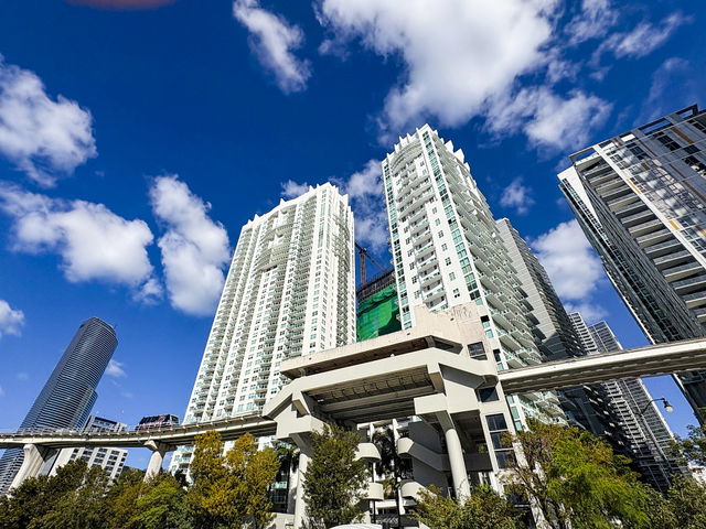 Brickell on the River South  photo 2